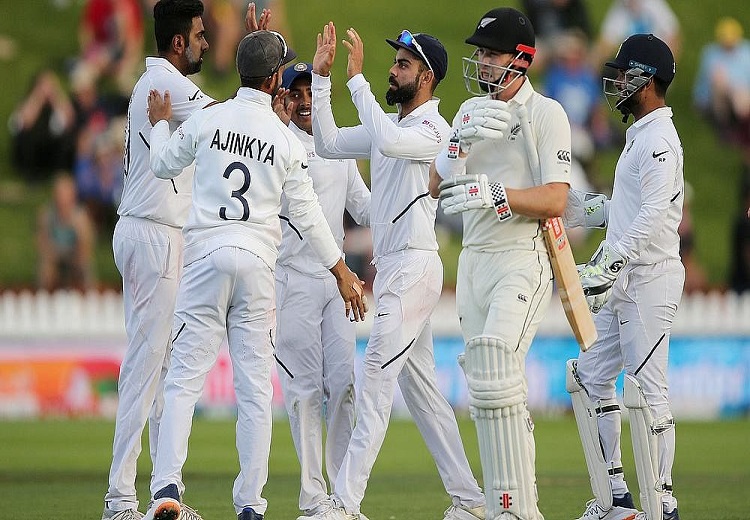 New Zealand bowled out for 62