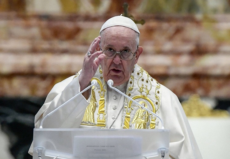 Having pets instead of children deprives us of 'humanity': Pope