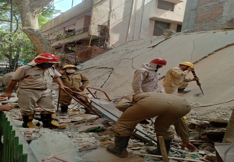 construction collapses in Satya Niketan