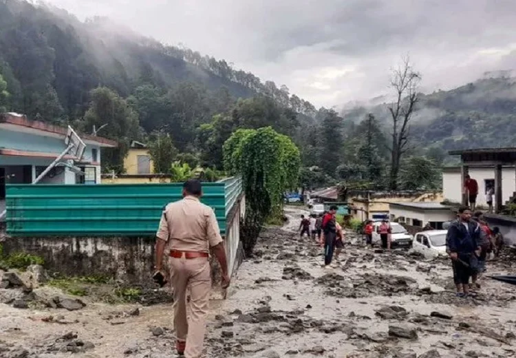 ਬੱਦਲ ਫਟੇ