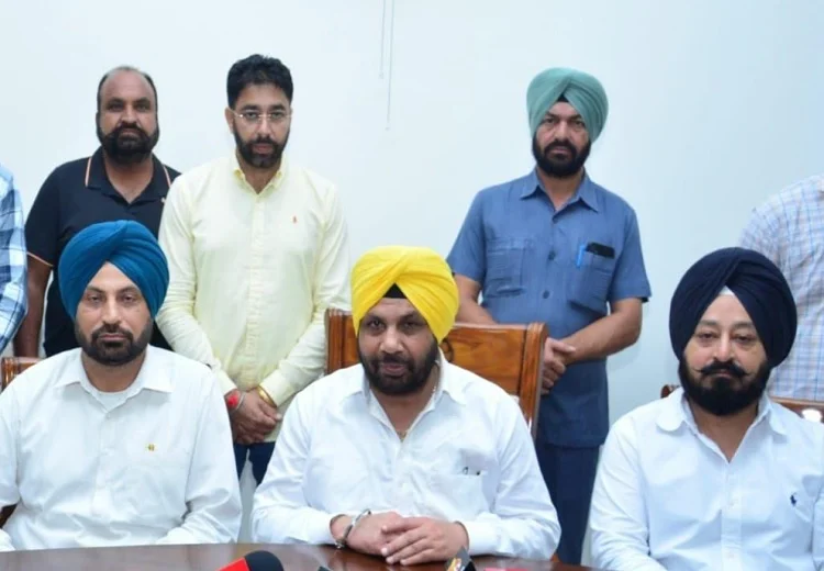 ਯੂਨੀਅਨ ਆਗੂਆਂ