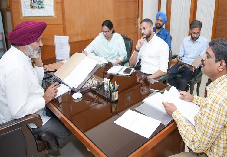 ਕਰਮਚਾਰੀਆਂ ਨੂੰ ਪੈਨਸ਼ਨ