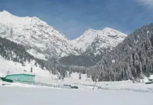 ਕਸ਼ਮੀਰ 'ਚ ਬਰਫ਼ਬਾਰੀ