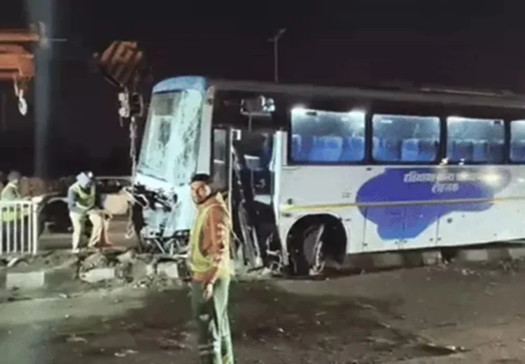 AC Haryana Roadways bus