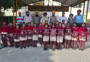 ਵਿਦਿਆਰਥੀਆਂ ਨੂੰ ਜਰਸੀਆਂ