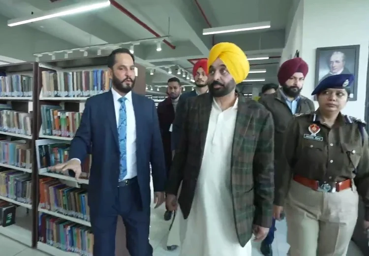 ਹਾਈ-ਟੈਕ ਲਾਇਬ੍ਰੇਰੀ