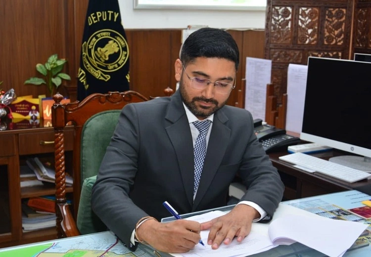 ਡਿਪਟੀ ਕਮਿਸ਼ਨਰ ਵਰਜੀਤ ਵਾਲੀਆ