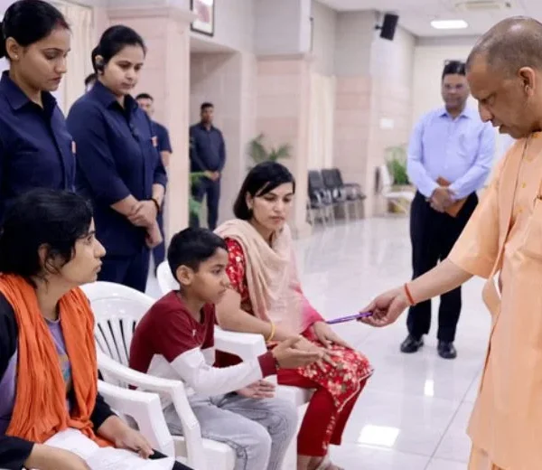 CM ਯੋਗੀ ਆਦਿੱਤਿਆਨਾਥ ਨੇ ਜਨਤਾ ਦਰਸ਼ਨ ਕੀਤੇ, ਪੀੜਤਾਂ&hellip;