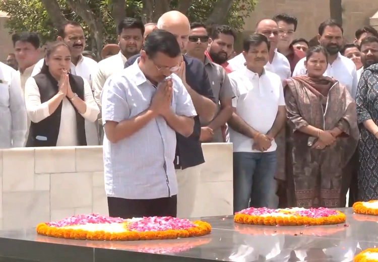 ਕੇਜਰੀਵਾਲ ਰਾਜਘਾਟ ਪਹੁੰਚੇ