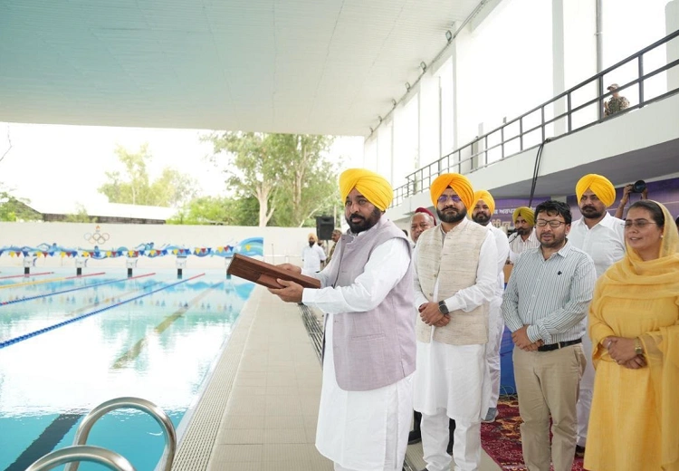 ਸਵੀਮਿੰਗ ਪੂਲ