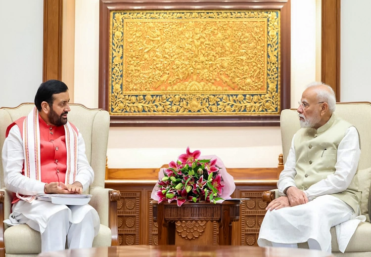 Nayab Saini Meet PM modi