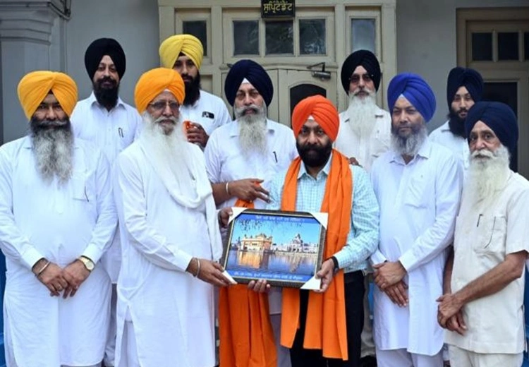 ਘੱਟਗਿਣਤੀ ਕਮਿਸ਼ਨ ਦੇ ਮੈਂਬਰ