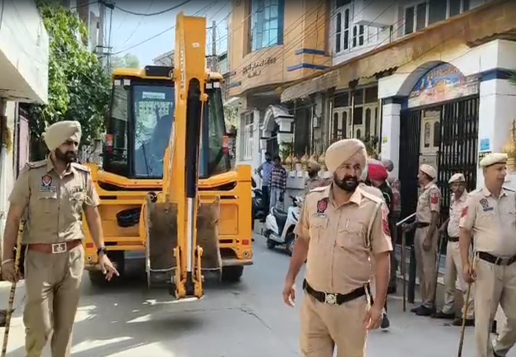 ਅਸ਼ਵਨੀ ਘਰ 'ਤੇ ਬੁਲਡੋਜ਼ਰ
